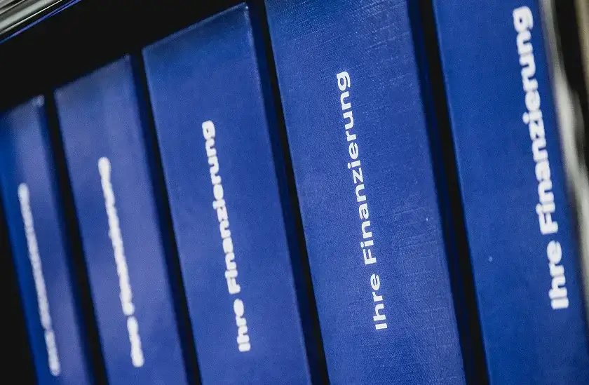 Ordner mit Aufschrift 'Ihre Finanzierung' – Symbolbild für Beratung